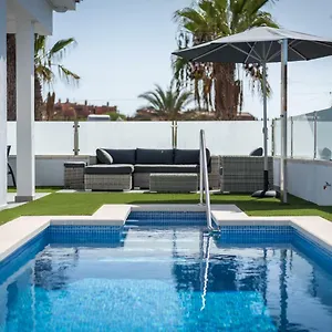 luxurious-5-villa-300m2-private-heated-pool-garage-wifi.tenerifehoteles.net/
